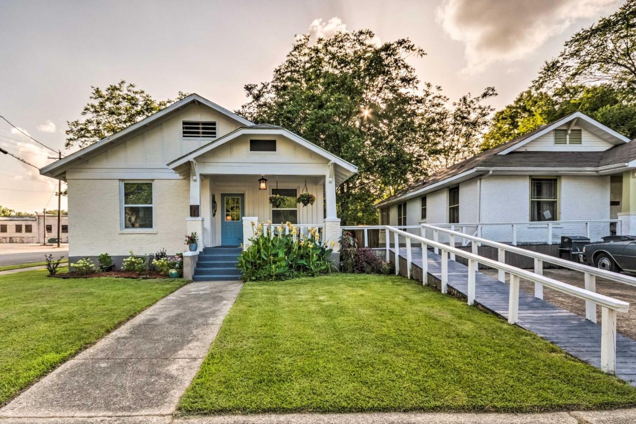 Remodeled Downtown Hot Springs Home With Porch Exterior photo